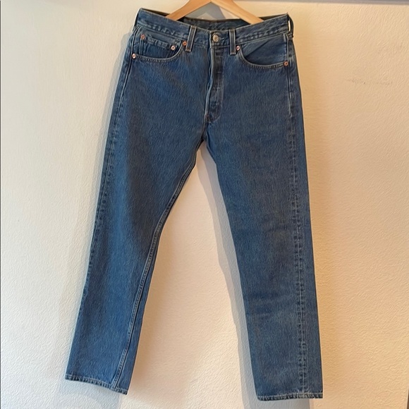 Levi’s Woman’s 501 Classic Straight Leg Blue Jeans, Size 31 x 32, EUC - Picture 3 of 13